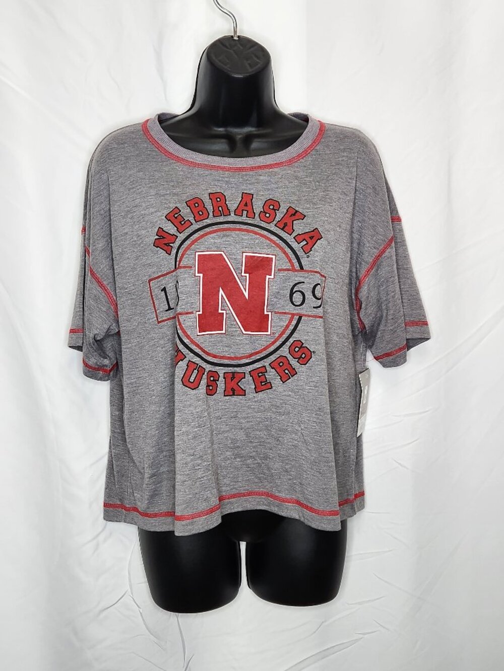 NEW University of Nebraska Cornhuskers T Shirt Top Womens Large Gray Huskers U10
